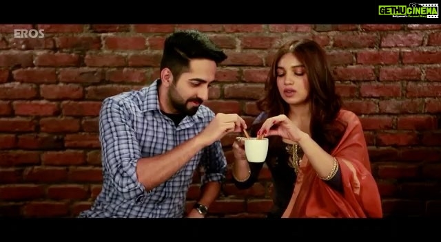 Bhumi Pednekar Instagram - Chai & biscuit ka combo hai epic. Isse aur mazedaar banao by participating in the #WhoLastsLonger contest with your loved one 💏 @ayushmannk @eros_now