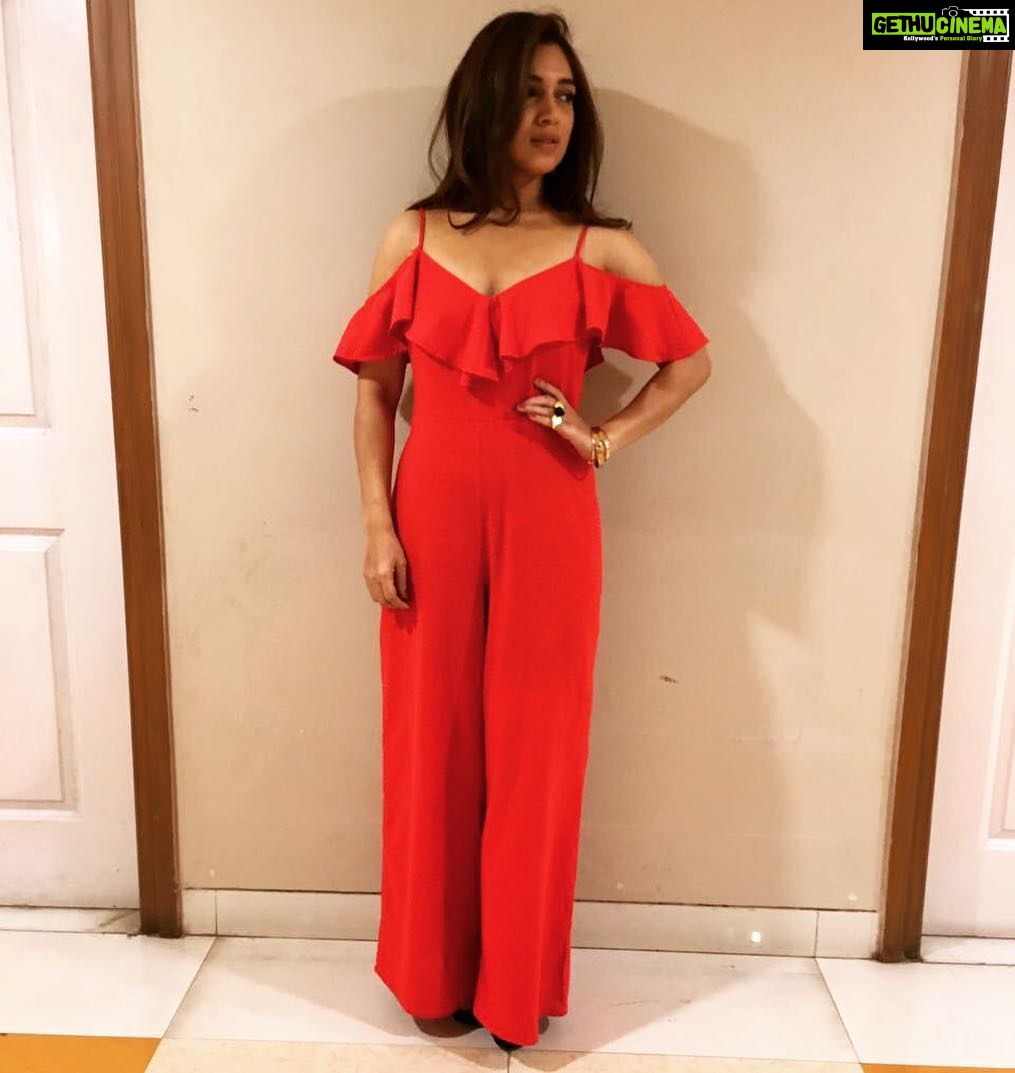 Bhumi Pednekar Instagram - Red makes me feel strong ❤️ promoting #ShubhMangalSaavdhan Managed by @hmehta75,styled by @aasthasharma612,assisted by @iammanisha,Makeup by @makeupwali,Hair by @nivatesurekha