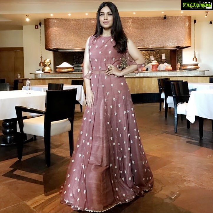 Bhumi Pednekar Instagram - Blushing away in @svacouture for the #ShubhMangalSaavdhan trailer launch. Managed by @hmehta75,styled by @aasthasharma612,assisted by @iammanisha,Makeup by @makeupwali, Hair by @nivatesurekha #prettyinpink