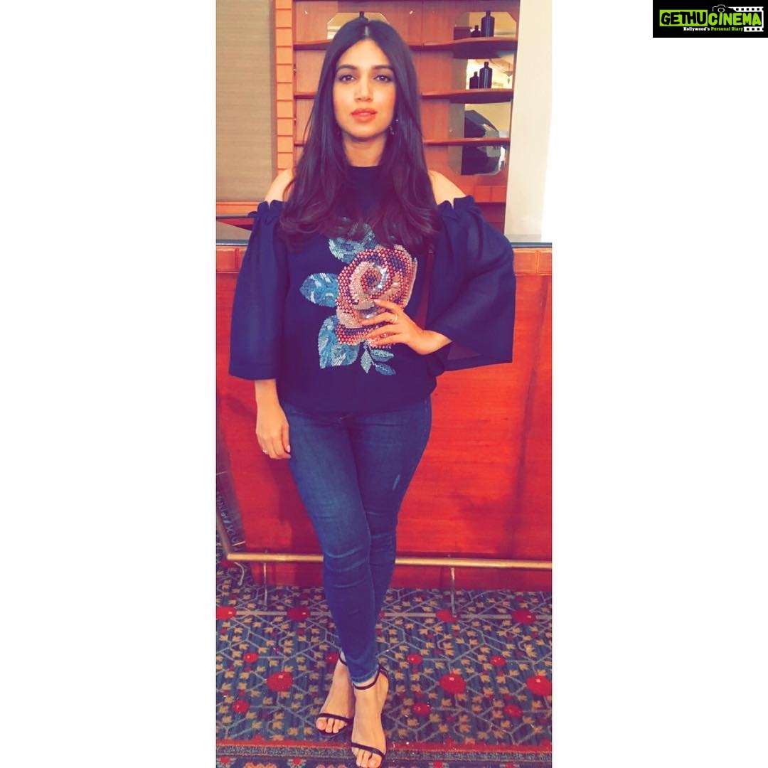 Bhumi Pednekar Instagram - Not feeling the blues 💙cause we are promoting #toiletekpremkatha in @pankajandnidhi 🌟 Managed by @hmehta75,styled by @aasthasharma612,assisted by @iammanisha,Makeup by @makeupwali,Hair by @nivatesurekha #TEPKpromotions