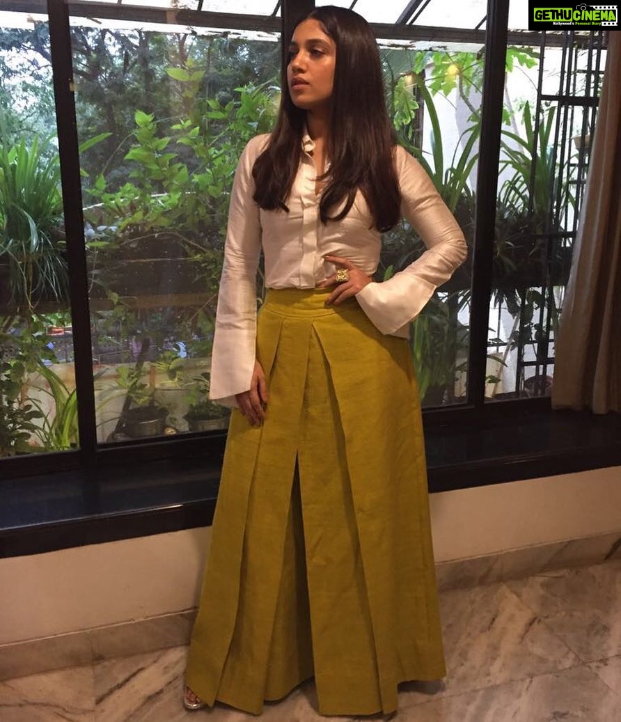 Bhumi Pednekar Instagram - Breathe and be calm🙏🏻Dressed for our press conference in @payalkhandwala Managed by @hmehta75 Styled by @aasthasharma612 ,Assisted by @iammanisha Makeup @makeupwali Hair @nivatesurekha #toiletekpremkatha #TEPKpromotions