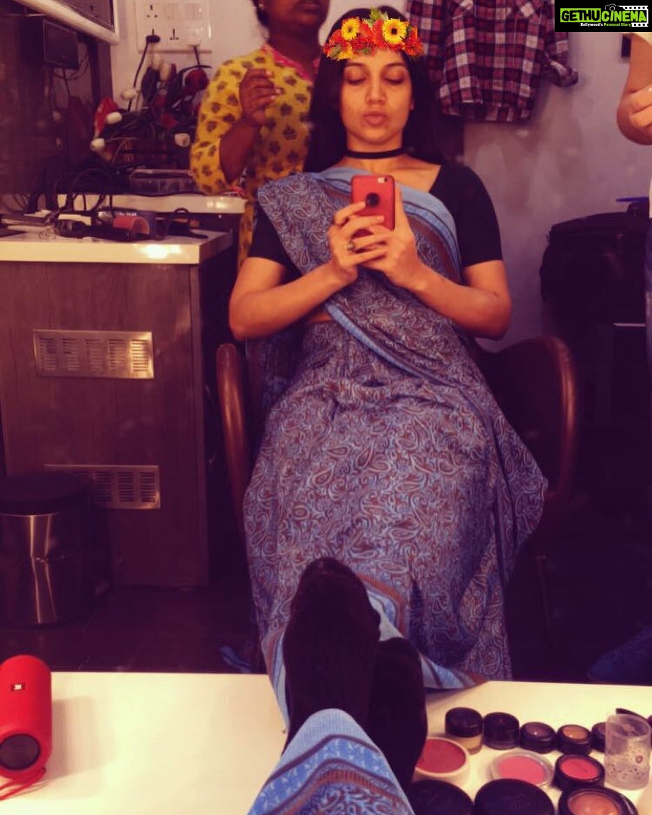 Bhumi Pednekar Instagram - Boss Girl 👊🏻 Throw back to the days of chokers and sari's ✌🏻 #toiletekpremkatha #tepk #tbt #BhumiXjaya
