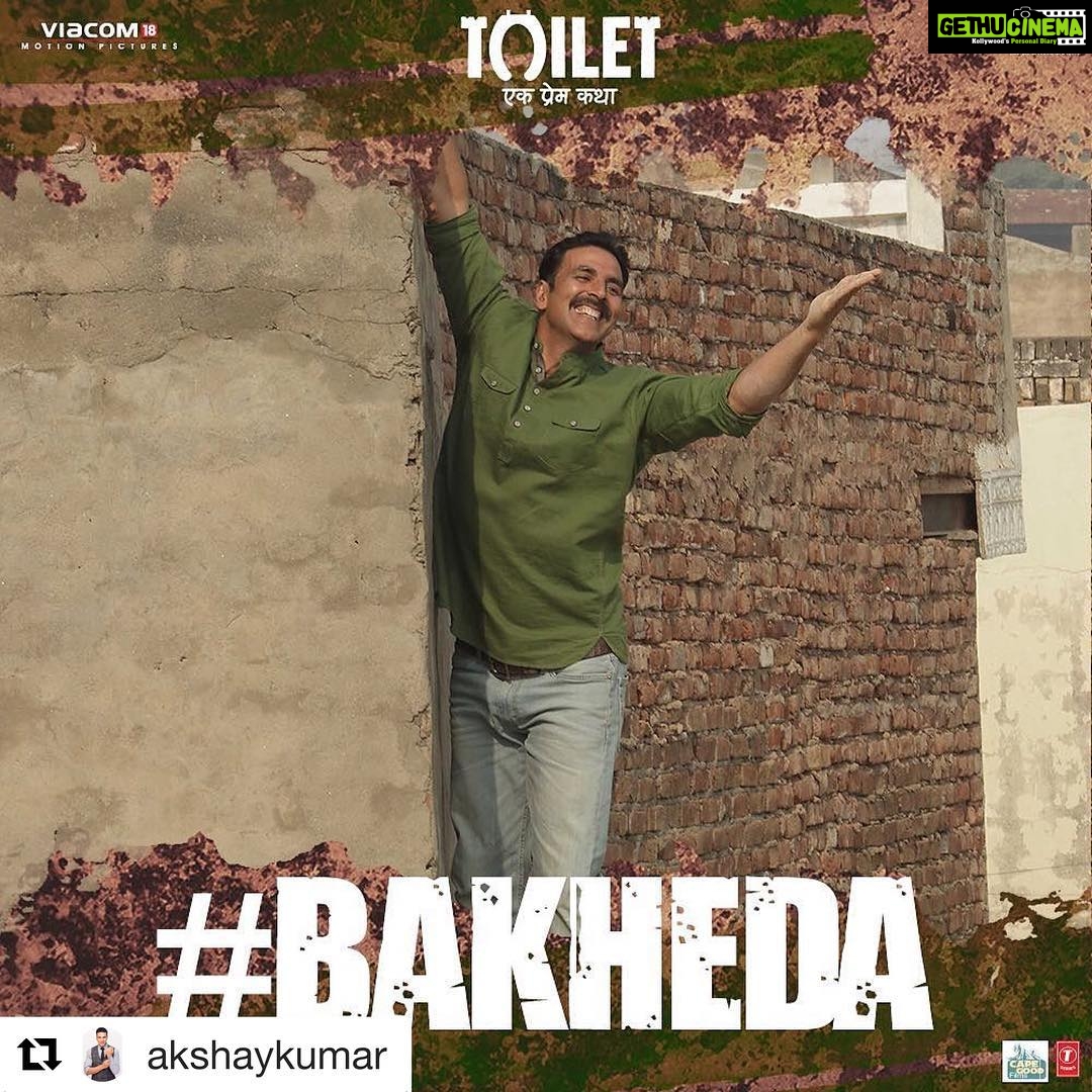 Bhumi Pednekar Instagram - #Repost @akshaykumar (@get_repost) ・・・ Tayyar ho hamari prem kahani ka #Bakheda jaan ne ke liye? Song out tomorrow at 8 am. @toiletthefilm @psbhumi 
