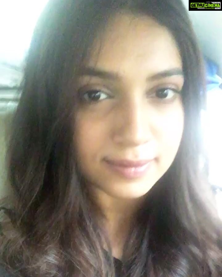Bhumi Pednekar Instagram - #eidmubarak my lovelies 🙏🏻 I missing my eidi and biryani 😞But it's a happy day 😊So stay bright and amazing ❤️