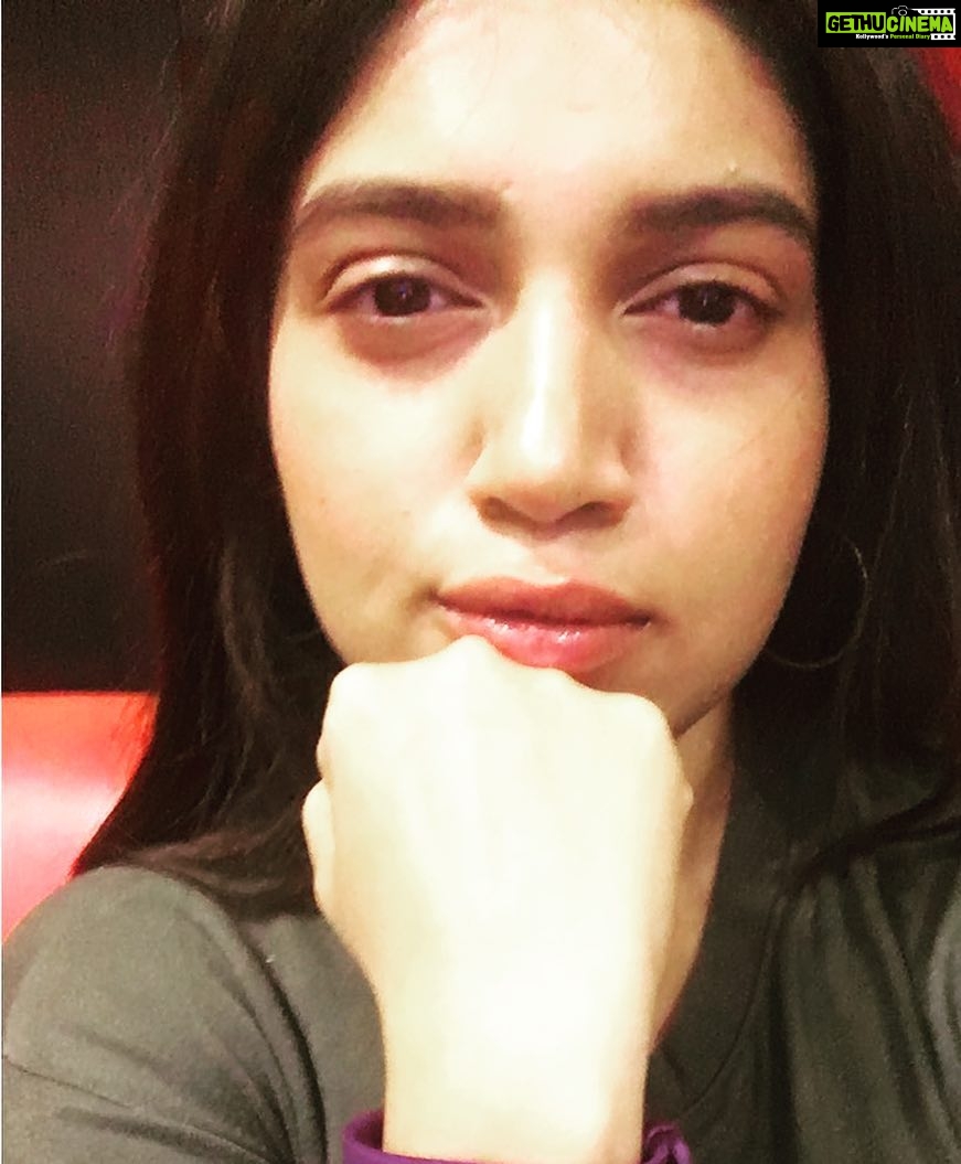 Bhumi Pednekar Instagram - Hmm..so my Saturday night plan Includes..let's see..hmm..nothing..at all 👯 Home,cough syrup and peace (before the storm) #Epicsaturday #randomthoughts #goodmorningworld