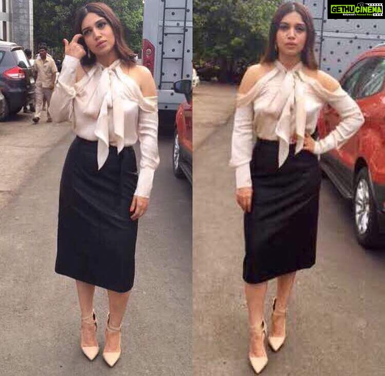 Bhumi Pednekar Instagram - Trying to Conquer the heat with pastels and mindsets with #toiletekpremkatha ❤ styled by @niharikabhasinkhan21 ,assisted by @ria__kapoor @tasneemabrar ,Hair by @gohar__shaikh ,makeup by @sanjay_celebritymakupartist #tepkon11thaugust #promotions