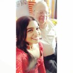 Bhumi Pednekar Instagram - To be able to laugh and to be merciful are the only things that make man better than the beast - Ruskin Bond . Had the honour of meeting one of the greatest Indian authors ever Mr.Ruskin Bond.Thank you for filling my childhood with your beautiful words sir.Am going to cherish this memory forever just like your books. #RuskinBond #theblueumbrella #theroomontheroof #timestopsatshamli #thestoryoflostfriends #Onset #shubhmangalsaavdhan Rishikesh - Yoga Capital of the World
