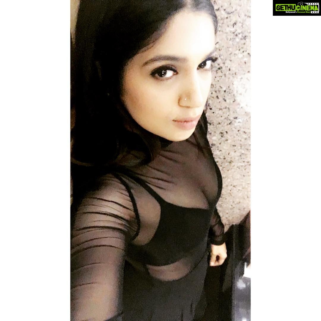 Bhumi Pednekar Instagram - 🖤🖤🖤 #ThursdayFeels