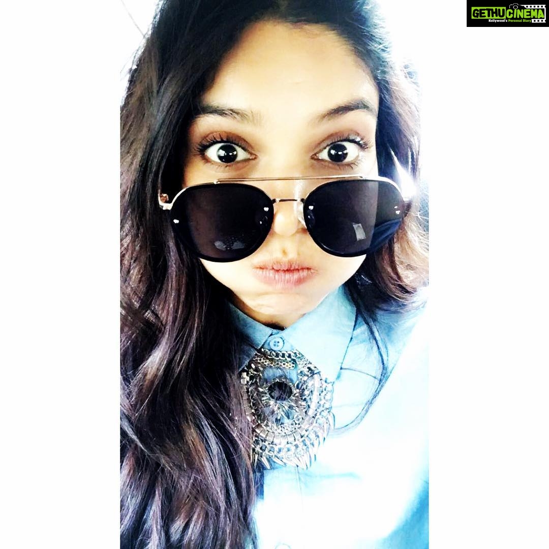 Bhumi Pednekar Instagram - Current Mood=No mood #InTheMiddleOfWork #RandomFeels