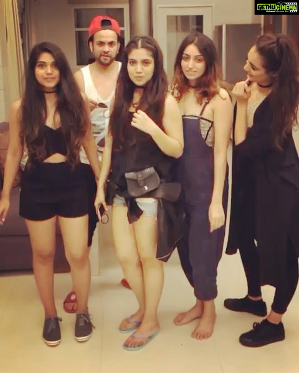 Bhumi Pednekar Instagram - Shake it baby 👯👯I love how ridiculously stupid and crack we look ❤ #cutesquad #happygirlsaretheprettiest #mainsquad #samui2017