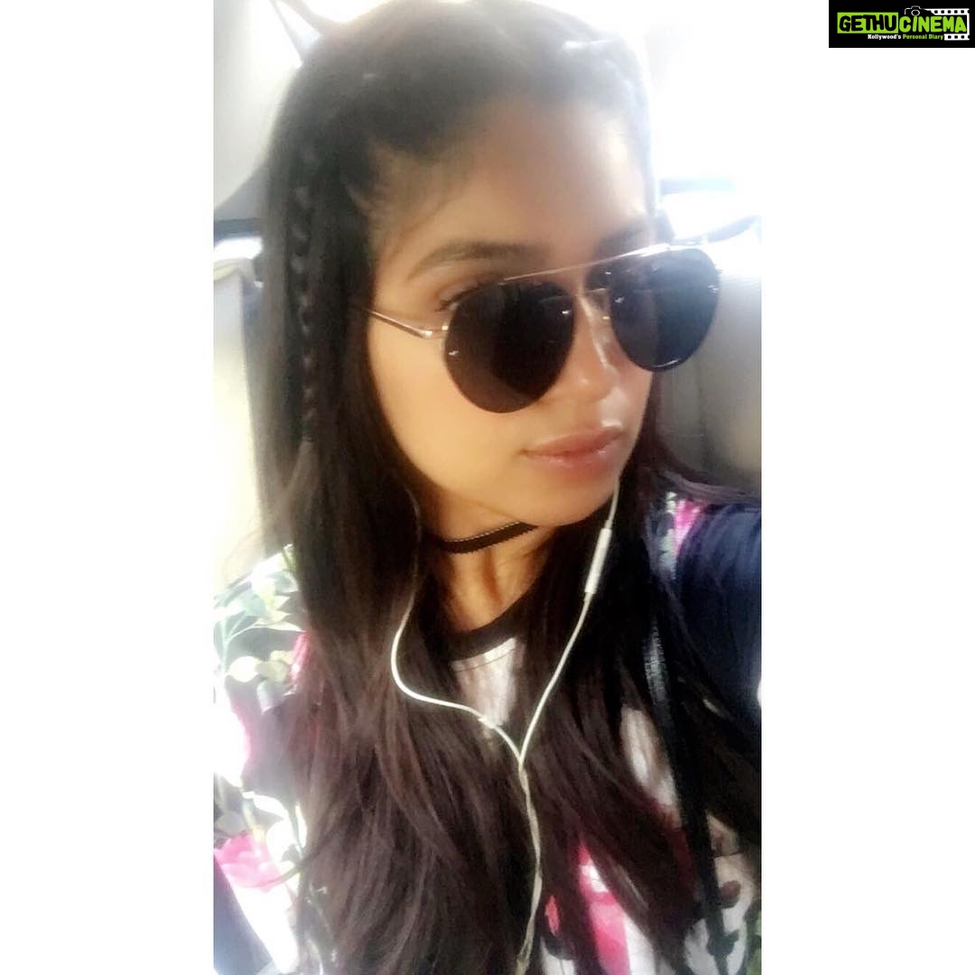 Bhumi Pednekar Instagram - Another selfie while I travel for #toiletekpremkatha . I am a complete narcissist!Please deal with it people 🙏🏻 #happygirlsaretheprettiest #yesilovemyself #youarewelcome