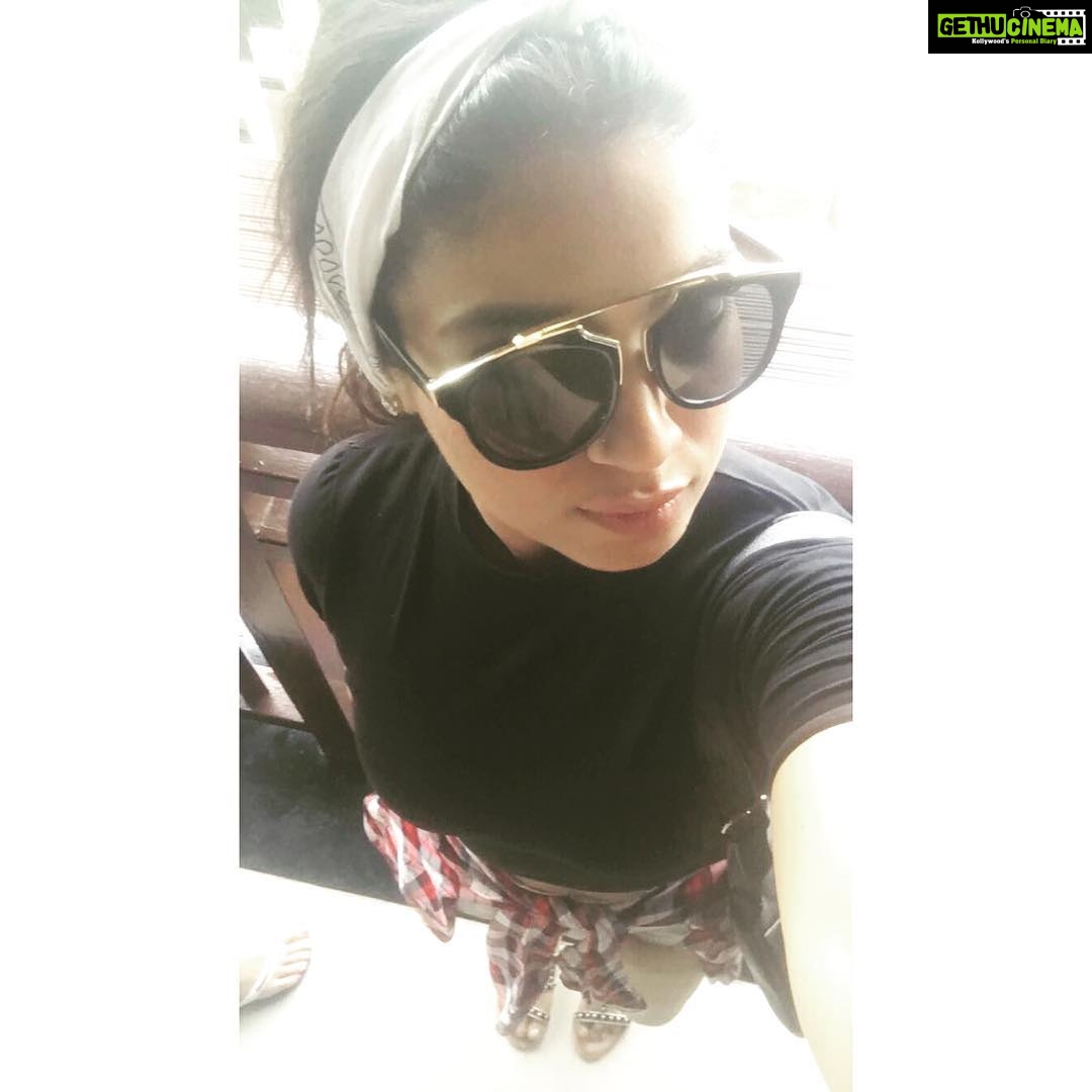 Bhumi Pednekar Instagram - Just.Cause I had nothing better to do-selfie 👯🙏🏻😐😭#2017 #selfielord #kohsamui #ny2017