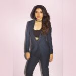 Bhumi Pednekar Instagram – ❤️ 📸 by @rahuljhangiani ,styled by @muskaan.goswami ,hair and makeup @joseherreramakeup #toabh 🙏🏻❤️😘😍👯 #tooglamtogiveadamn #rahuljhangianiphotography #poserforlife #mood😎