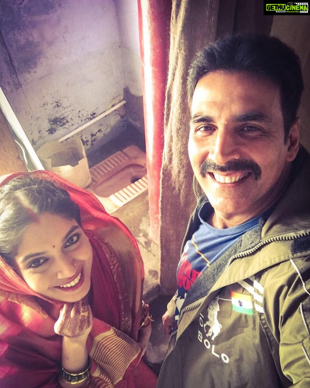 Bhumi Pednekar Instagram - Hello from @akshaykumar ,me and our most trusted friend the toilet.New start and a new Prem katha - #ToiletEkPremKatha