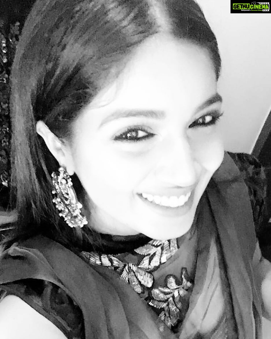 Bhumi Pednekar Instagram - Feeling a throwback from not very long ago...Happy pictures = happy memories #happygirlsaretheprettiest #blackandwhite