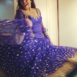 Bhumi Pednekar Instagram - Yay to my first live dance act ever.Was full of nerves...but the drama queen in me took over 👊🏻👊🏻👊🏻 .A tribute to the greatest singing legend #AshaBhosle. It's an Honour to get a chance to dance to her all time favs on her birthday 🙏🏻🙏🏻🙏🏻 ...... Makeup and hair #shraddhanaik