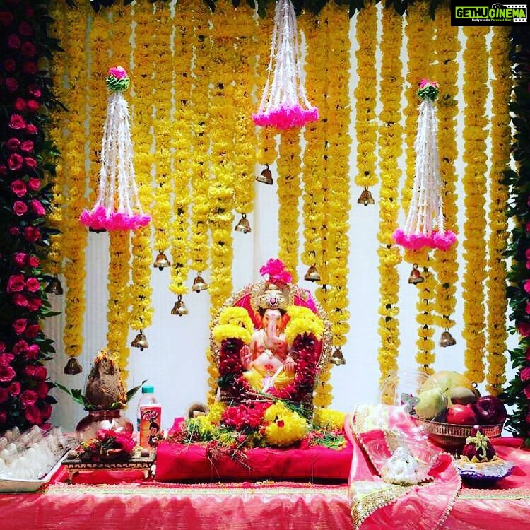 Bhumi Pednekar Instagram - Ganapati Bappa Morya.Sending all you amazing people a lot of love,light and happiness #ganapatibappamorya #happyganeshchaturthi