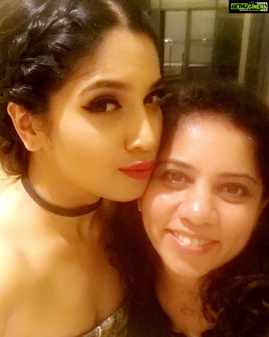 Bhumi Pednekar Instagram - With my lifeline ❤️❤️ @hmehta75 .Just can't survive without her #superwomanManager #girlwithapurpose