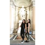 Bhumi Pednekar Instagram - Take me back to those surreal days. @shermeenk620 @priyanka.lulla #madrid #happygirlsaretheprettiest #spainsquad2016 Royal Palace of Madrid