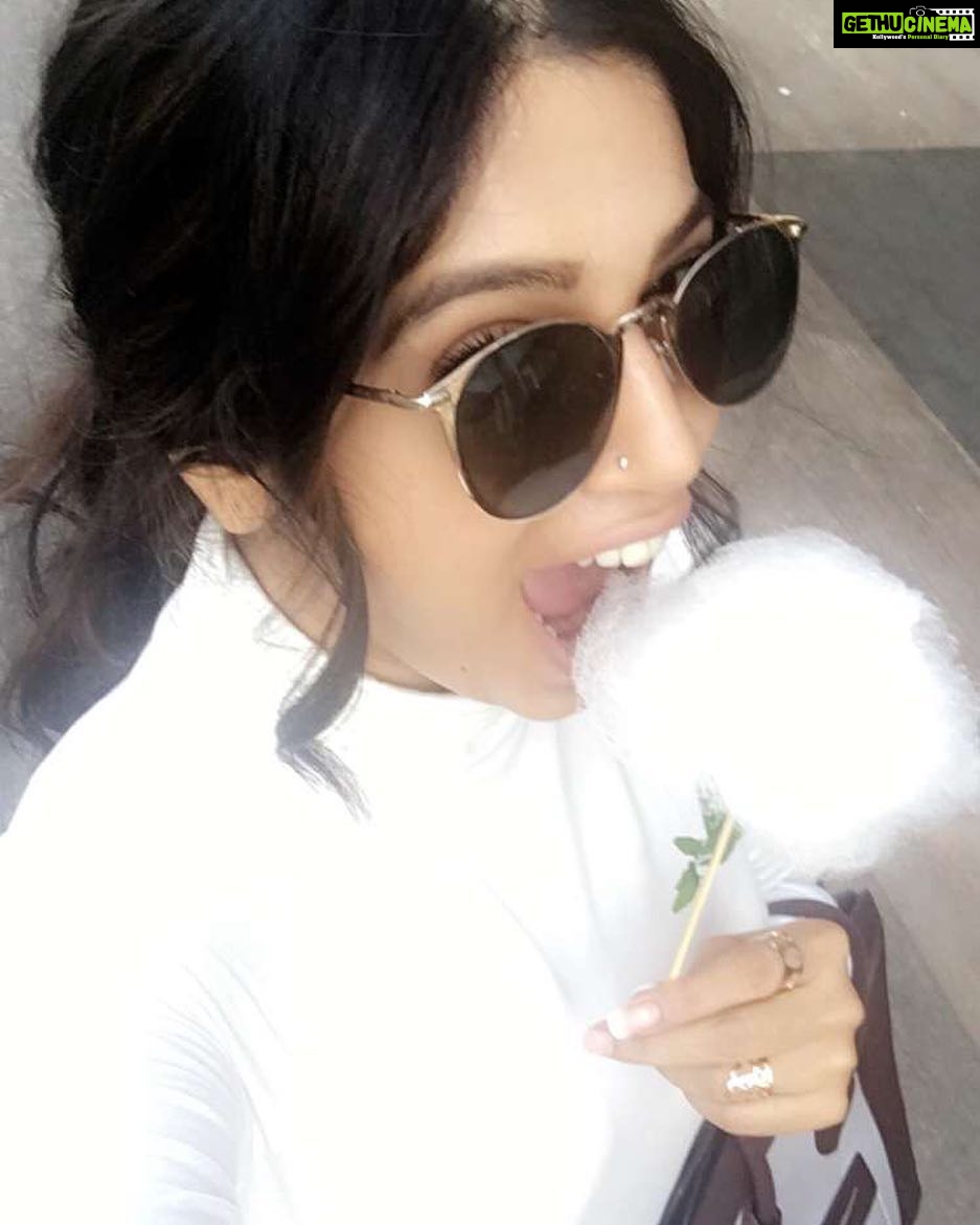 Bhumi Pednekar Instagram - White , cloudy and bright ... That's my happy morning plight ⭐️ #happygirlsaretheprettiest