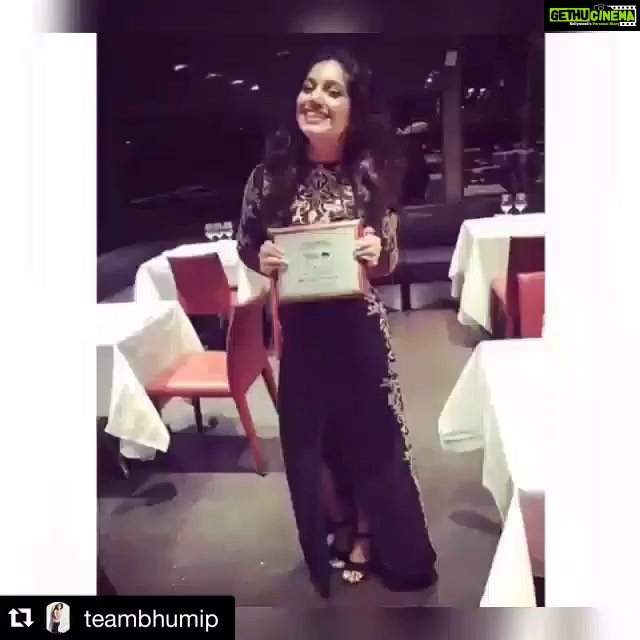 Bhumi Pednekar Instagram - Thank you @teambhumip this is very sweet 😘😘😘 #Repost @teambhumip with @repostapp. ・・・ 13 Awards and awaiting for more.... A small love and gesture from #TeamBhumiP We hope you like it ma'am. #dumlagakehaisha
