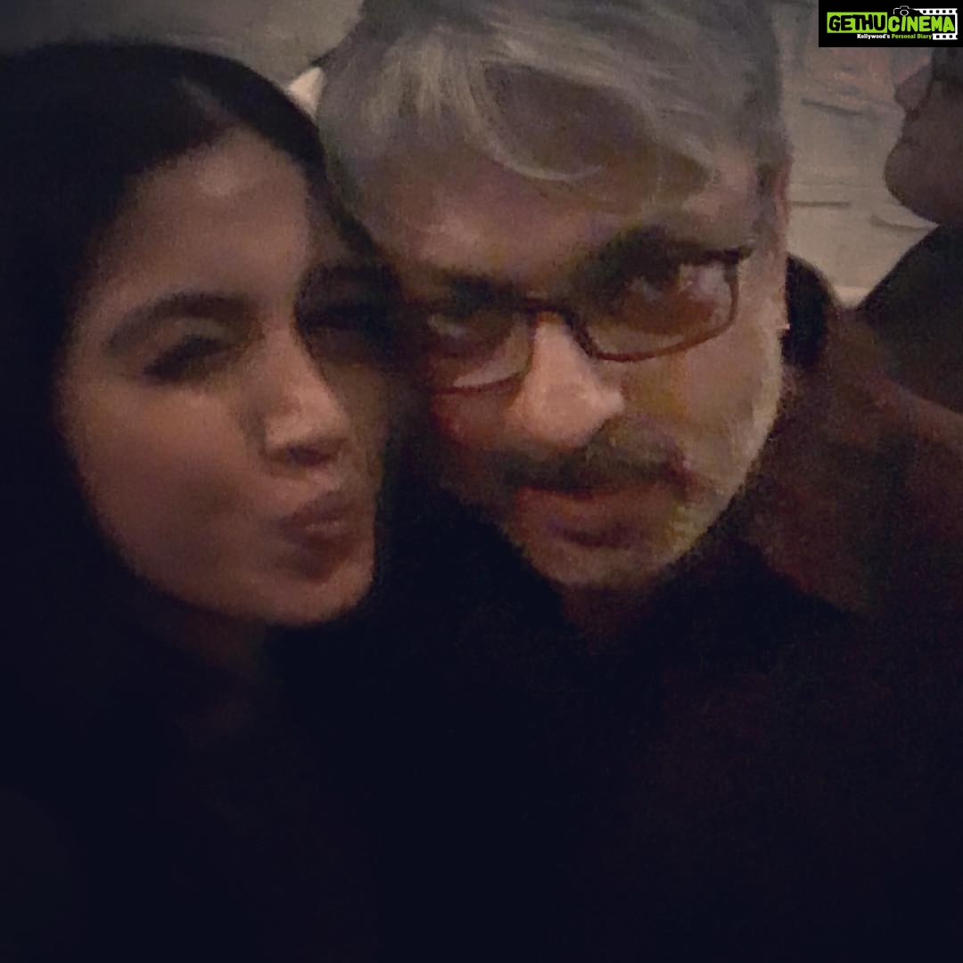 Bhumi Pednekar Instagram - What a fun fun night it was..congratulations on all your wins sir.#bigwin #bajiraomastani #genius 🙏🏻🙏🏻🙏🏻