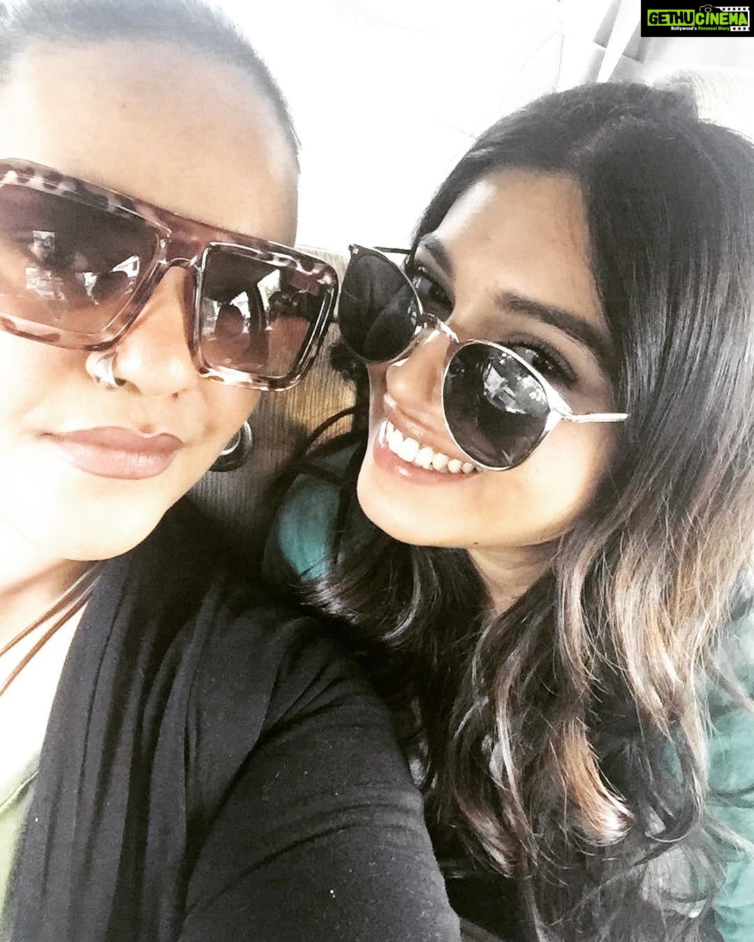 Bhumi Pednekar Instagram - Oh hello my long lost soul sister.Finally some 💥 time with my #bff #mainbae #sisterfromadifferentmister @shanoosharmarahihai ❤️