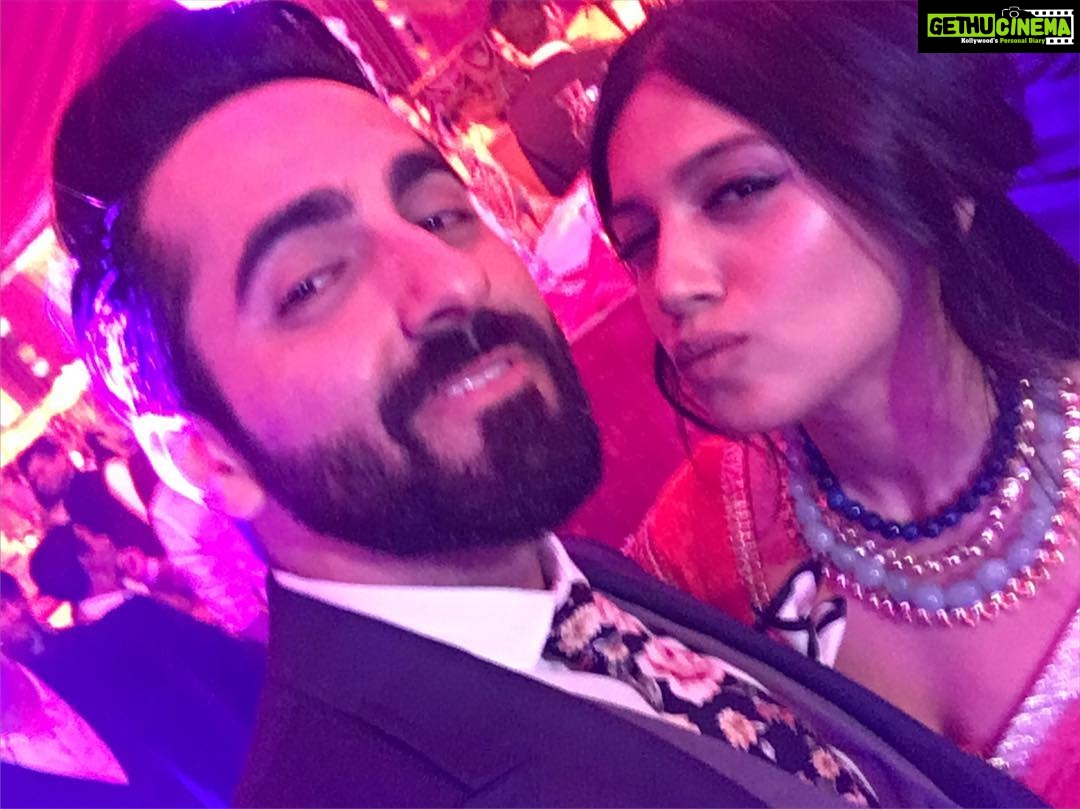 Bhumi Pednekar Instagram - Hi hero. #manavwedsaakriti #happyfaces #superlove