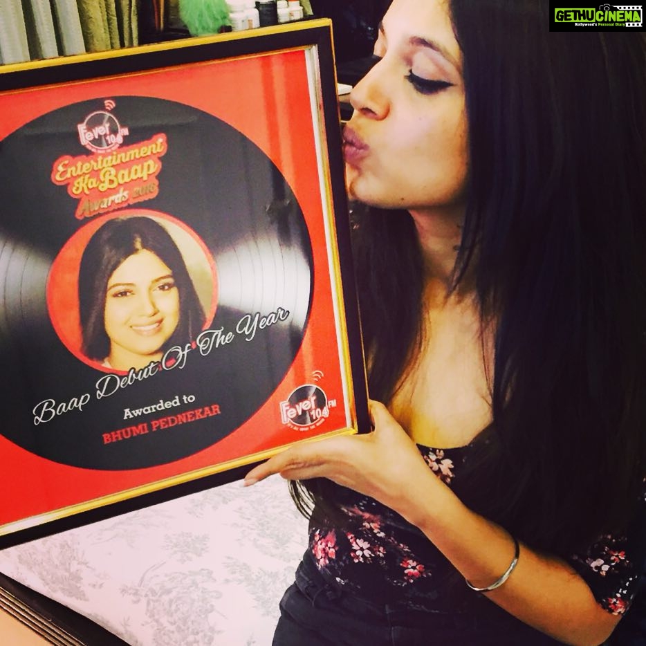Bhumi Pednekar Instagram - Thank you #fever104fm for this one 😘😘💃🙏 #BaapDebutOfTheYear .Just sounds Jhakaas 😎😎