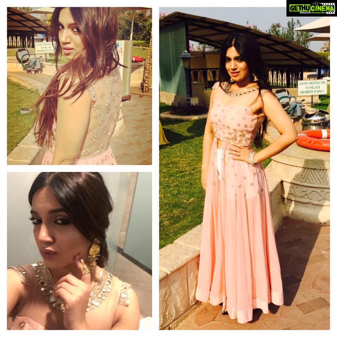 Bhumi Pednekar Instagram - In the pink of health/happiness and wedding madness #dimshay #Dimshaykishaadi #weddingselfie