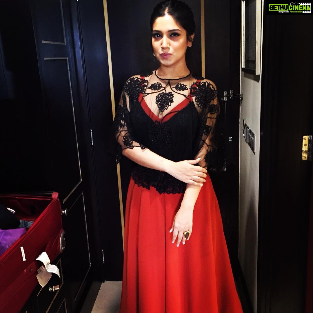 Bhumi Pednekar Instagram - At the India Today Summit and Awards 2015.Had a great great chat today.. Styled by @shainanath ❤️