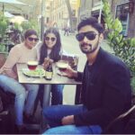 Bhumi Pednekar Instagram - With the crazy lot @drsaks @aamir279 #happyday #happyfaces #australiadiary #AllTheWayFromOz #GirlsRuleTheWorld #sydney @manav413 you're missed and how