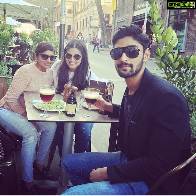 Bhumi Pednekar Instagram - With the crazy lot @drsaks @aamir279 #happyday #happyfaces #australiadiary #AllTheWayFromOz #GirlsRuleTheWorld #sydney @manav413 you're missed and how