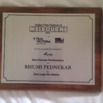 Bhumi Pednekar Instagram - Big smile.Happy people spreading the vibes. #firstwin #iffm2015 #bestactress #GirlsRuleTheWorld #australiadiary #AllTheWayFromOz