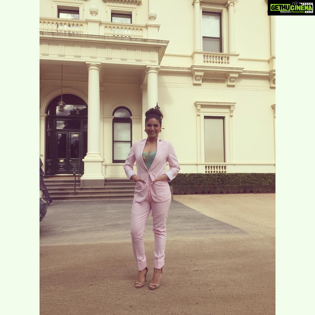 Bhumi Pednekar Instagram - At the government house..Had an amazing lunch with the first female Governor of Victoria -Linda Dessau.Thank You for having us over. #australiadiary #GirlsRuleTheWorld #happytraveller #iffm2015