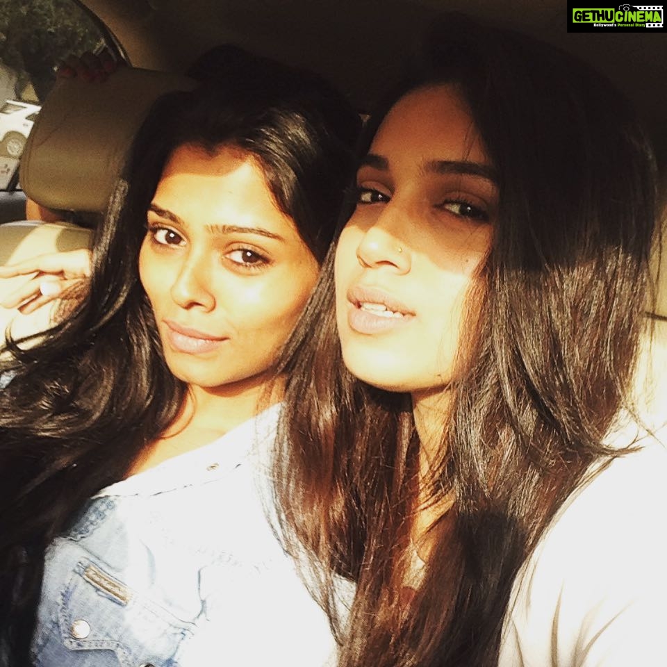 Bhumi Pednekar Instagram - Happiness is being with your people #happyvibes #mumbai #unconditionallove