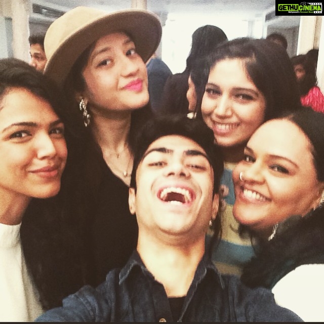 Bhumi Pednekar Instagram - What a start to your super birthday week @shanoosharmarahihai ❤️❤️❤️#epictime#happybdayshanoo #sundaybrunching #happyfaces