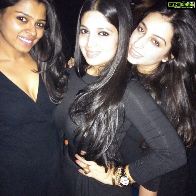 Bhumi Pednekar Instagram - girls in black,only smiles and LBD's allowed .. @priyanka.l.y @shettynisha and @shermeenk620 we miss you.. ❤️ #backstreetgirls#bff#unconditionallove#foreverandever#livelovedance#happyfeet#blackandgold#sisterfromadifferentmister#happygirls