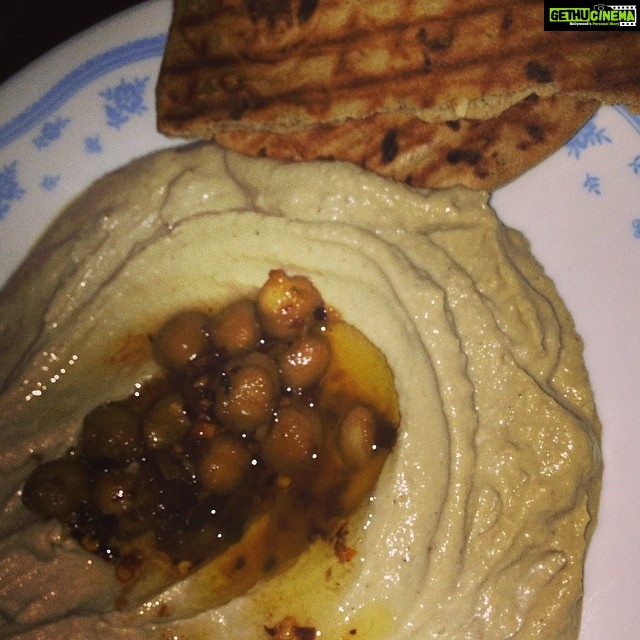 Bhumi Pednekar Instagram - My mom is the best cook...home made hummus with pita bread @samikshap