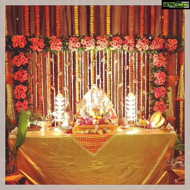 Bhumi Pednekar Instagram - #ganapati bappa#faith#belief#love#festival#home#god#24years#family#gratitude#india#mumbai