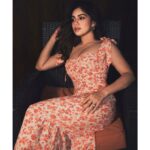 Bhumi Pednekar Instagram - Thinking….about :) 🍟 🏖 💰 ❤️ . . . #Goodmorning #instafam #love #sunday #happiness