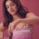 Bhumi Pednekar Instagram – One woman, many avatars, but all equally powerful – here’s introducing, #IAmMany, my first campaign with @boddessbeauty 

It’s time to embrace your wholesome self & celebrate it. Pour in some love, share your I AM MANY looks with me, using #BoddessIAmMany and tag at least 3 of your friends to win hampers worth up to 15K 😱😁🎉 

A special treat for you guys ….. Visit Boddess.com & Use my code BODDESS20 to avail an extra 20% off site wide valid until 20th October.

Head to my link in bio and follow @boddessbeauty for latest updates, offers and launches.

#BoddessIAmMany #IAmManyBhumi #BhumiPednekar #Boddess #BhumiPednekarBoddessBrandAmbassador #BoddessBeauty #Boddess2021 #BoddessBeauty2021 #BeautyTrends2021