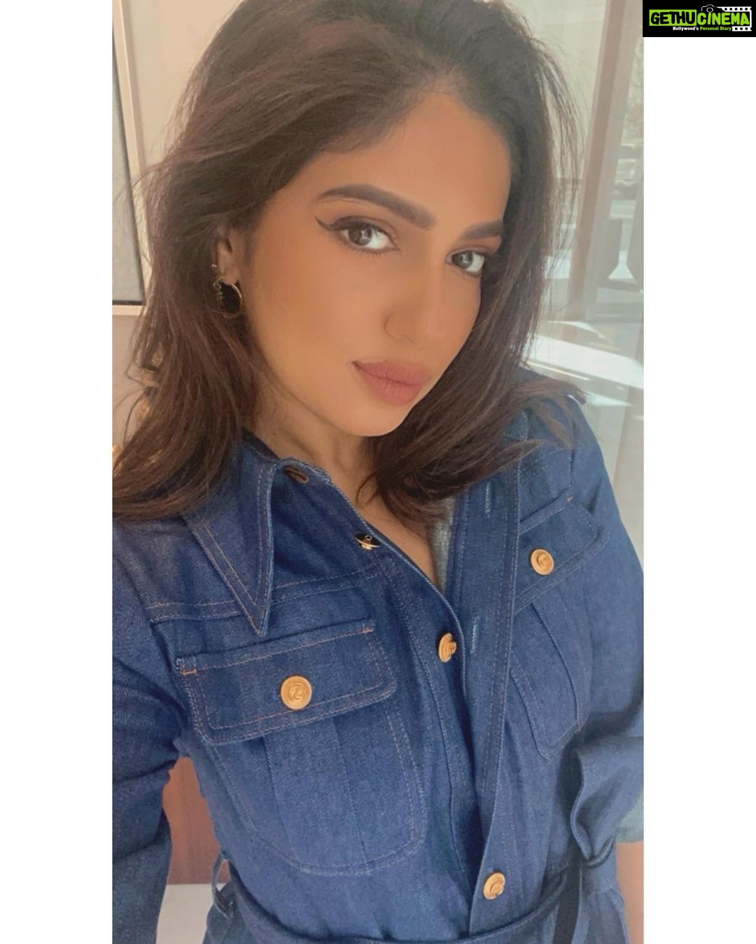 Bhumi Pednekar Instagram - Thinking of ❤️ & light . . . #goodmorning #love #instafam #wingit #denim