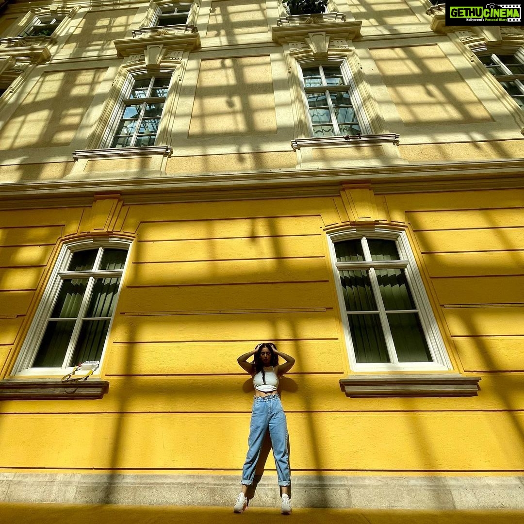 Bhumi Pednekar Instagram - How many rectangles can you count ? #SUNday #Shady . . . #happygirl #hello #instafam #love