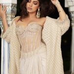Bhumi Pednekar Instagram - ब्यूटी⚡️ In @taruntahiliani . . . Styled by @pranita.abhi Jewellery @curiocottagejewelry @azotiique Hair & Makeup me :) Clicked by @miteshsphotography @melomaniacc