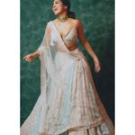 Bhumi Pednekar Instagram - 💥 #HappyDiwali . . . . Wearing @sawangandhiofficial Jewellery @karishma.joolry Styled by @pranita.abhi Hair @the.mad.hair.scientist Makeup me :) Clicked by @haranish.hrf @melomaniacc