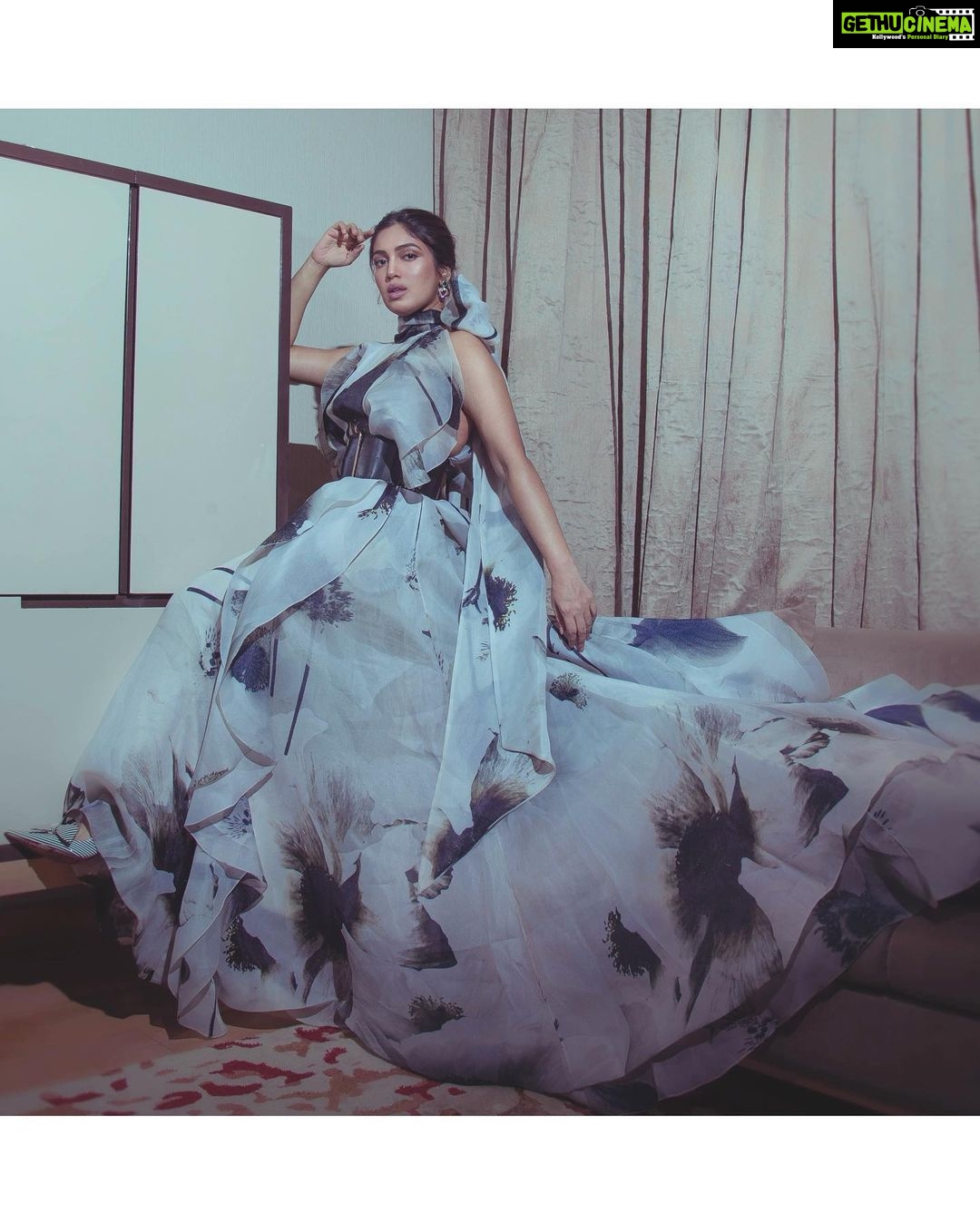 Bhumi Pednekar Instagram - Am floating ☁️ . . . Wearing @gauriandnainika Jewellery @mahesh_notandass Shoes @louboutinworld Styled by @pranita.abhi Makeup @sonicsmakeup Hair @the.mad.hair.scientist Clicked @haranish.hrf @snehaa9 @melomaniacc
