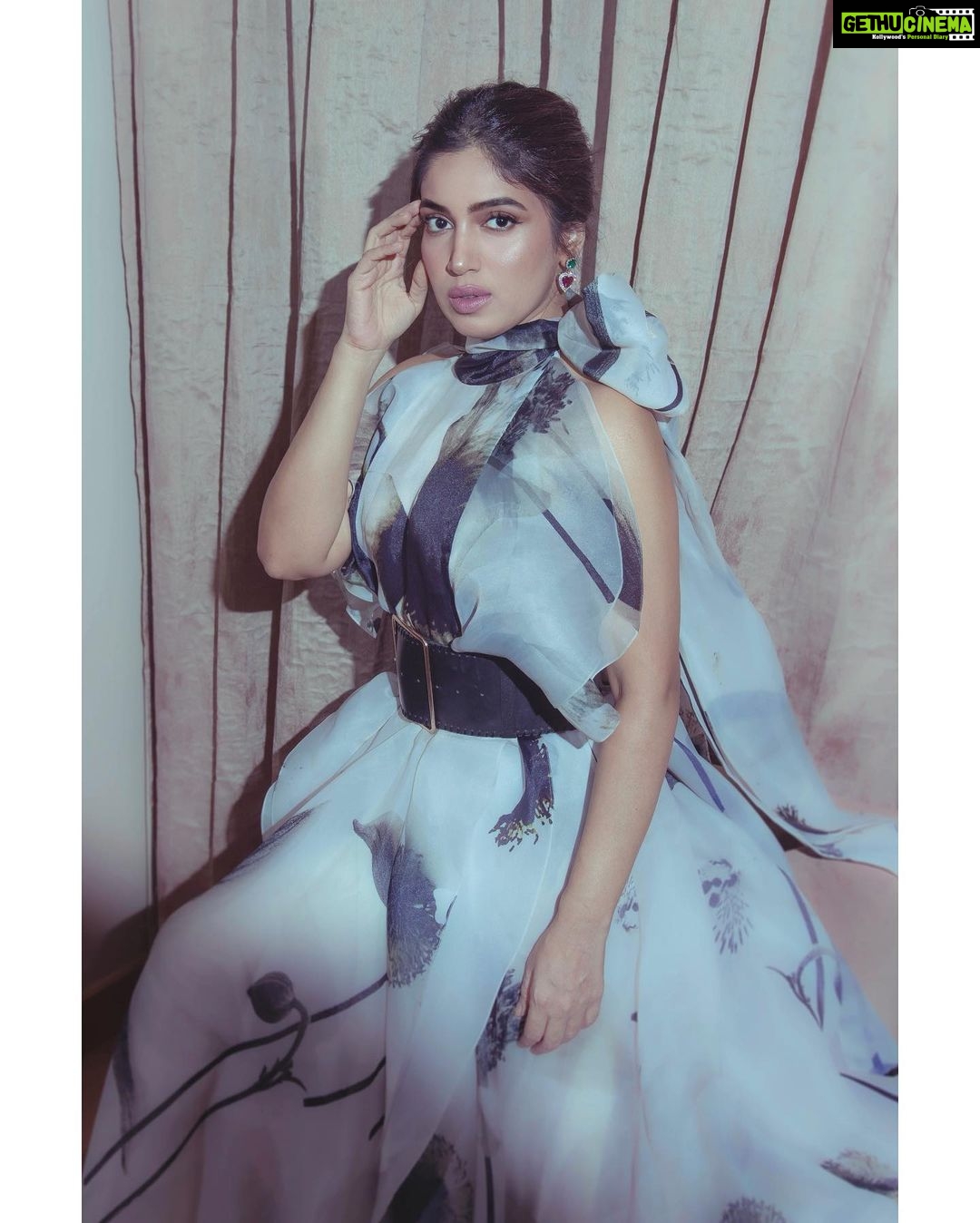 Bhumi Pednekar Instagram - Am floating ☁️ . . . Wearing @gauriandnainika Jewellery @mahesh_notandass Shoes @louboutinworld Styled by @pranita.abhi Makeup @sonicsmakeup Hair @the.mad.hair.scientist Clicked @haranish.hrf @snehaa9 @melomaniacc