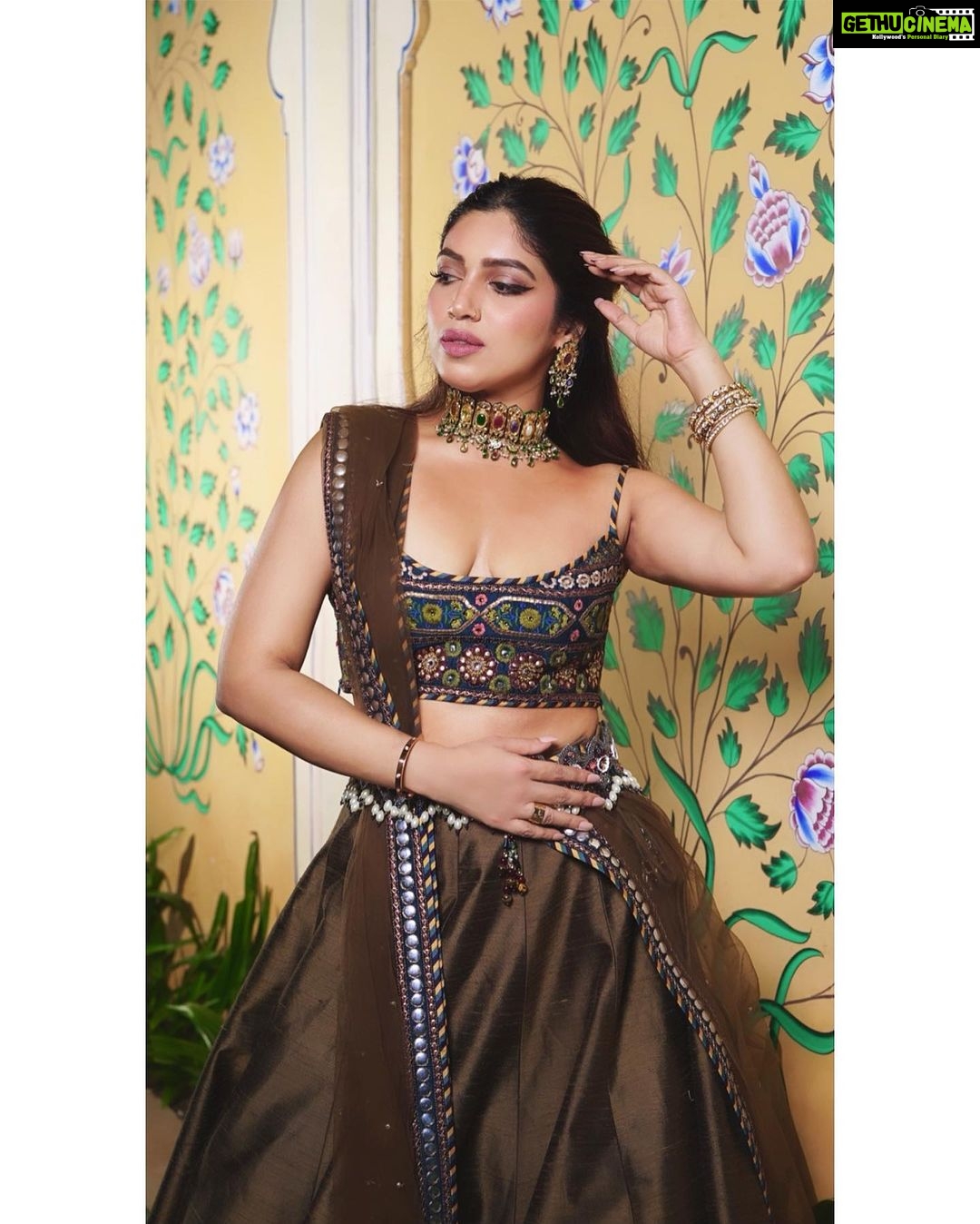 Bhumi Pednekar Instagram - I love wearing lehengas and dancing to Bollywood songs #DesiGirl . . . Wearing @jjvalaya HMU by me :) Jewellery @azotiique @curiocottagejewelry Styled @pranita.abhi Clicked by @miteshsphotography Post @melomaniacc