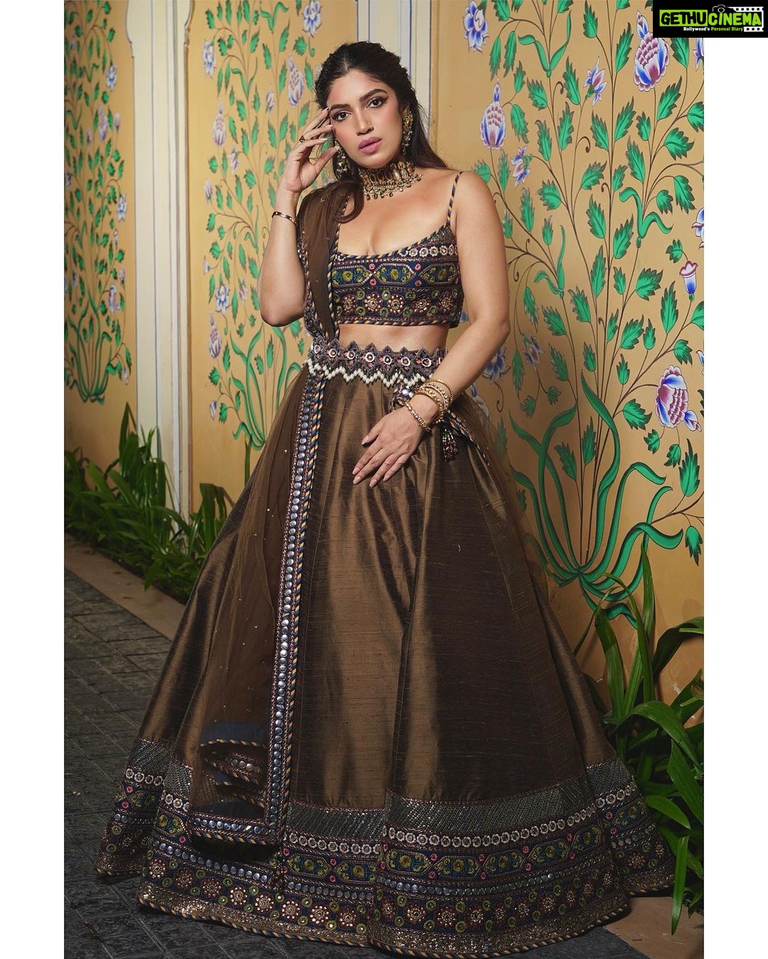 Bhumi Pednekar Instagram - I love wearing lehengas and dancing to Bollywood songs #DesiGirl . . . Wearing @jjvalaya HMU by me :) Jewellery @azotiique @curiocottagejewelry Styled @pranita.abhi Clicked by @miteshsphotography Post @melomaniacc